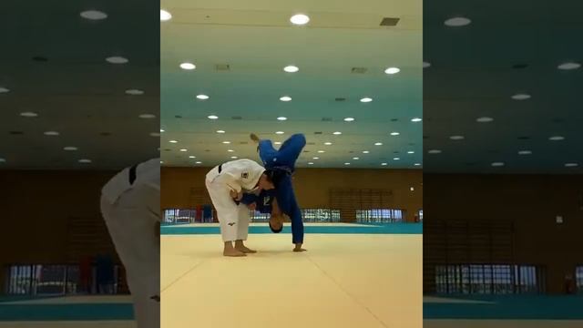 Тренировка ухода от броска. #дзюдо #judo #judoka #борьба #бросок