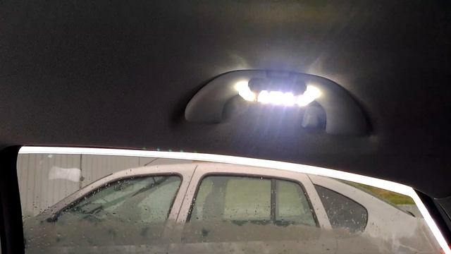 Велосипедный сигнальный огонь вместо плафона для задних пассажиров в VW POLO sedan смотреть онлайн