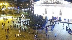 Как падала елка в Мариуполе 19.12.2021 Момент падения, мнения о причинах. Работа чиновников Украина