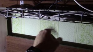 Укладка проводов под столом или кабель-менеджмент