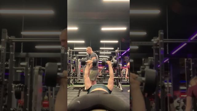 День 1 жим гантелей 16 кг смотреть онлайн