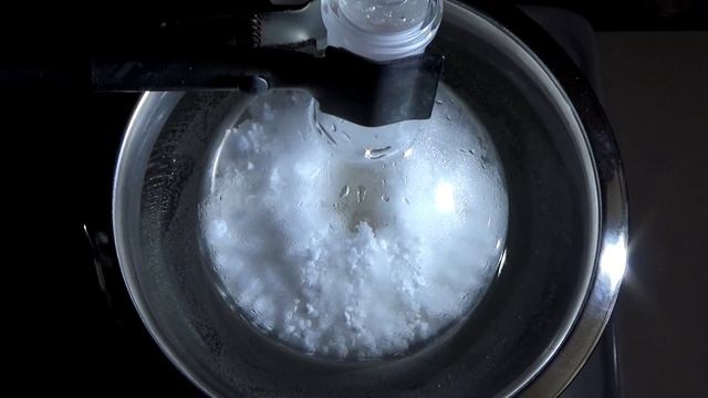 "Горячий лёд" - эксперимент и получение ацетата натрия! смотреть онлайн