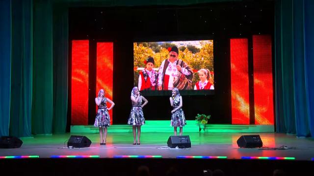 Зозулина Татьяна, Троцак Евгения, Усатенко Александра - трио НСЭВ "Соняшник" (Миргород) - "Момчета" смотреть онлайн