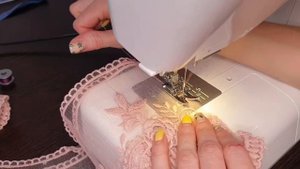 Как ПРАВИЛЬНО пришить кружево к трикотажной тунике своими руками. Без оверлока.