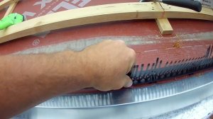 Кровля из черепицы. Монтаж "расчески" аэроэлемента карнизного свеса