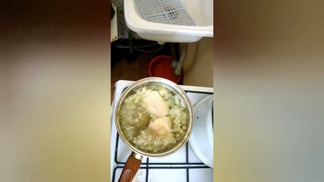 Рассольник с куриными бедрышками / Чебупели с ветчиной и сыром смотреть онлайн