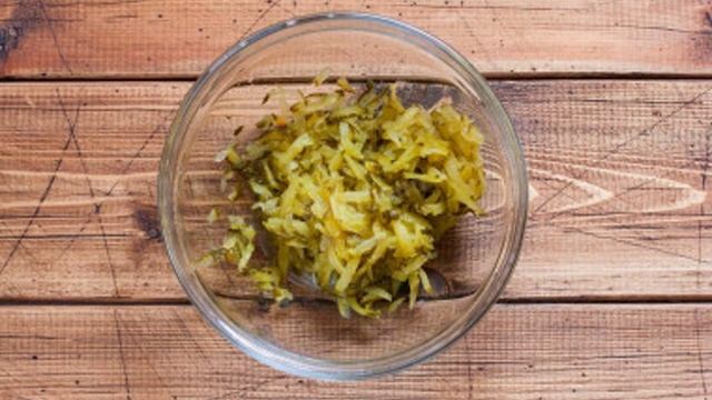 Рассольник классический с перловкой и солеными огурцами