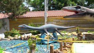 Учим динозавров с детьми / Обзор Парка динозавров в Анапе / Эмили Фэмили Влог в ДиноПарке