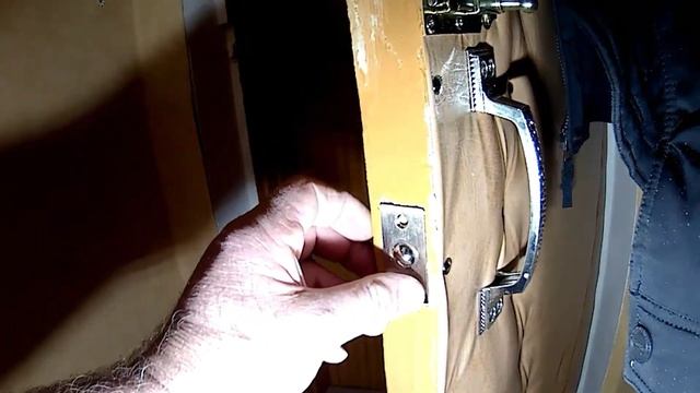 Как сделать, чтобы дверь не открывалась сама по себе. Шариковый фиксатор!!!. Guru from the USSR. смотреть онлайн