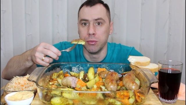 МУКБАНГ Купаты, картошка по-деревенски, капустка / MUKBANG / Мукбанг Сеня / eating show / 먹방