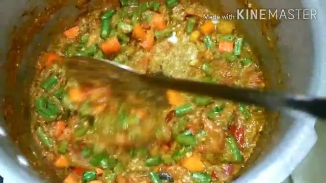 Vegetable Biryani in cooker/வெஜ் பிரியாணி - easy pressure cooker biryani/Lunch box recipe смотреть онлайн