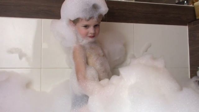 Что будет,если в ванну налить пол литра пены для ванн? смотреть онлайн