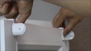 Как установить рулонную штору на окно без сверления