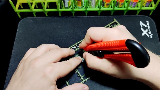 Сборка модели советского тяжелого танка КВ-2 в масштабе 1/35 от "Звезды" смотреть онлайн