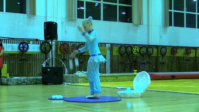 Цирковая школа г.Арсеньев Жонглёр на отскок Сокольникова Алёна смотреть онлайн