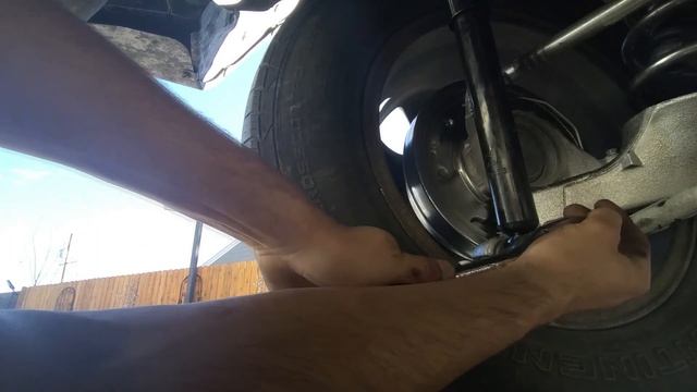 1997 Rav 4 Installing Front & Back Struts смотреть онлайн