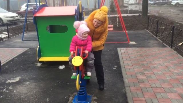 Детская площадка. Кораблик и мотоцикл. Видео для детей. смотреть онлайн