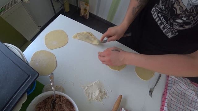 Чебуреки по казахстански в казане - VovanGaljam смотреть онлайн