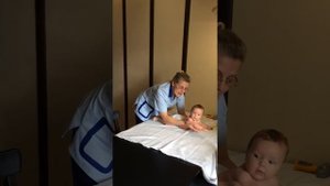 ОПОРА НА РУКИ : ЧТО ДЕЛАТЬ, ЕСЛИ РЕБЁНОК НЕ ОПИРАЕТСЯ НА РУЧКИ. Упражнения и рекомендации.Мария Ерж