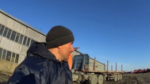 вахта на крайнем севере.привезли новый бульдозер