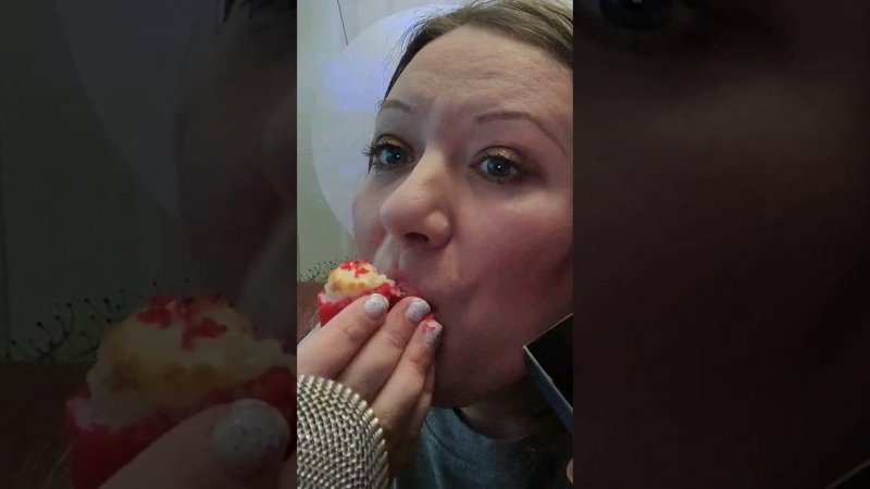 Итинг аппетитно ем на камеру #mukbang #eating #мукбанг #итинг #мукбангроллы #иттнгроллы #реки