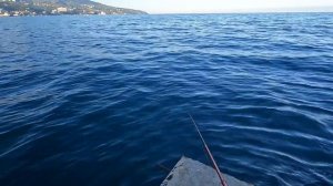 ?ПОПАЛ НА РАЗДАЧУ...Морская Рыбалка в Крыму. Ловля Морского Окуня. Смарида дала ЖАРУ.