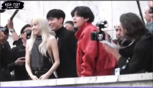 BTS  Техен и Лиса и Пак Богом в Париже (бурная реакция ПАРИЖАН на Корейских знаменитостей )...