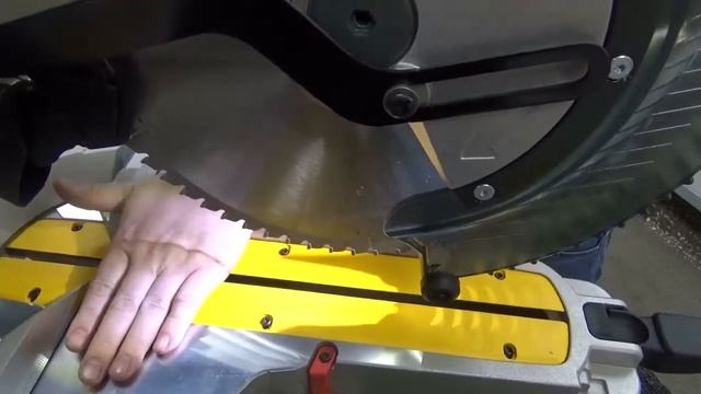 Пила торцовочная Dewalt DWS 780 смотреть онлайн