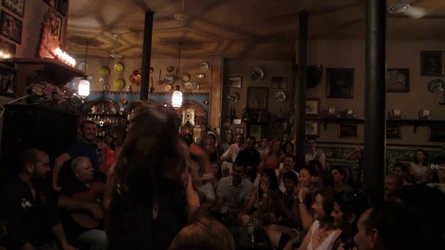 MariCarmen bailando sevillanas en Casa Anselma смотреть онлайн