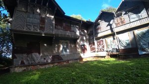 Нашла ОГРОМНЫЙ ЗАБРОШЕННЫЙ ОСОБНЯК. Что скрывают покинутые дома в лесу?