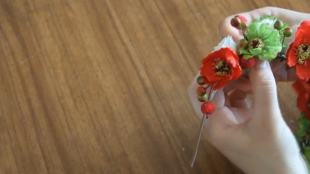 DIY: Как сделать ободок из цветов и ягод / мастер класс/ How to make headband смотреть онлайн