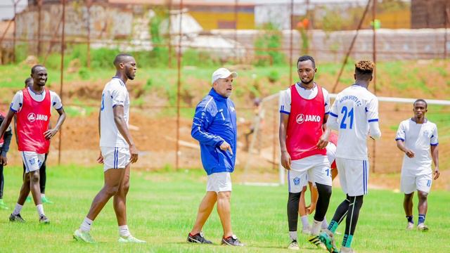 Amavubi yabonye umutoza mushya azahembwa million hafi 300. Rayon yagaruye Onana, Bukuru na Clement смотреть онлайн