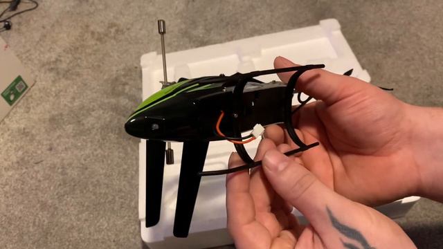 My first rc helicopter unboxing- syma S39 смотреть онлайн