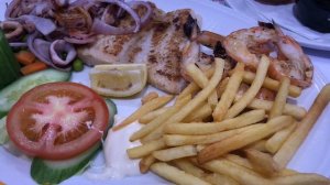 Eating Seafoods  #Golden Fork / Dubai UAE - #3 FOOD REVIEW