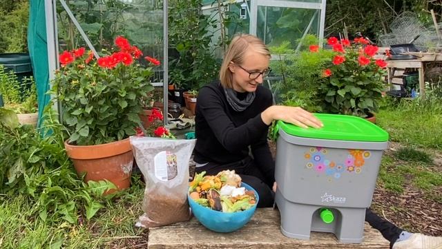 Bokashi composting! How to: bokashi composting UK using bokashi bin смотреть онлайн