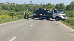 Улетел в кювет.