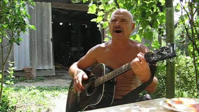 Талантище!! Сам пишет песни и музыку.