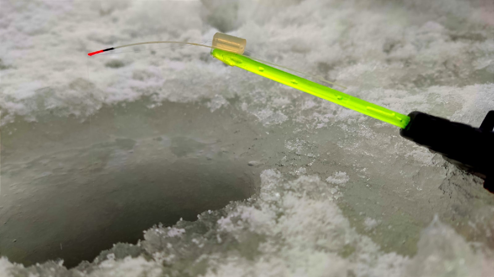 От этой плотвы звенит леска! Ловля на безмотылку. смотреть онлайн