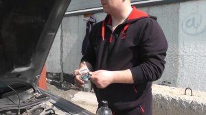 Замена топливного фильтра Субару Легаси (под капотом)