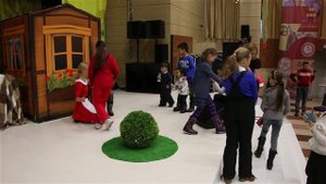 Мирослава Карпович в роли Красной шапочки в Южно-Сахалинске.