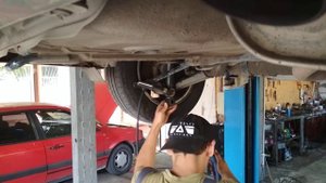Колхозим задние стойки Хюндай Соната.