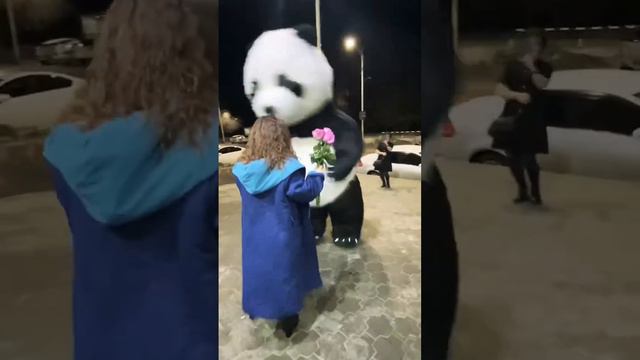 Большой мишка, поздравляет с днём рождения #поздравление #белыймишка #аэромедведь #мишка