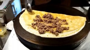 Копия видео "Как готовятся блины с печенью. Блинная Crepetown."