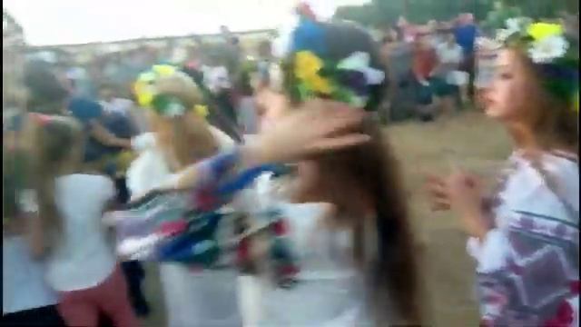 Стенка на стенку, прыжки через костер на празднике Ивана Купала в районе Каменной могиле в 2017 год смотреть онлайн