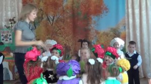 Вход на Осенний утренник средняя группа