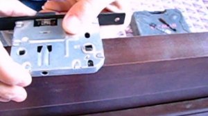 Врезка защелки и замка