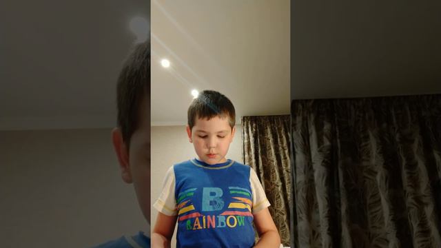 Читаю стихотворение "Посидим в тишине" Е.Благинина. смотреть онлайн