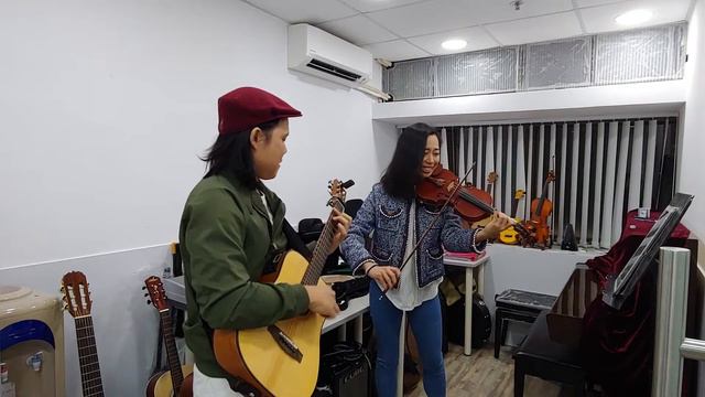 Top of the world - Duet - Guitar + Violin - Tat sir (feat. Kensi Luk) смотреть онлайн