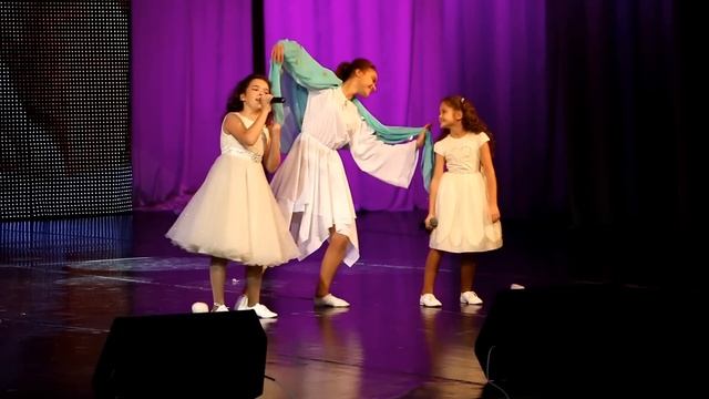 Душевная песня про маму, до слез, Ксюша и Алина смотреть онлайн