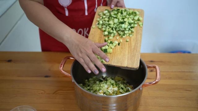 Окрошка на кефире и минералке как приготовить легко и вкусно